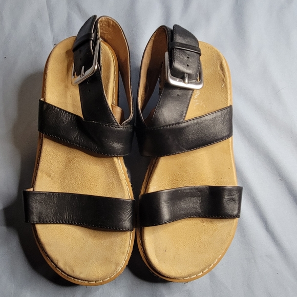 Vionic women's Cancun black leather woven wedge sandals - Picture 2 of 13